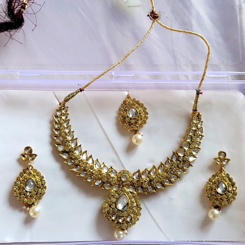 Indian Kundan and Stone jewelry set